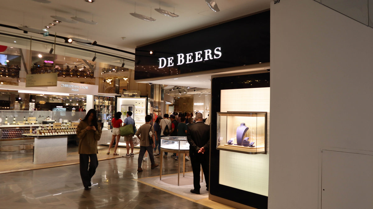 RazomUA - De Beers продають консорціуму, який очолює колишній CEO компанії — і першою про це дізналася не фінансова преса, а парламент Ботсвани