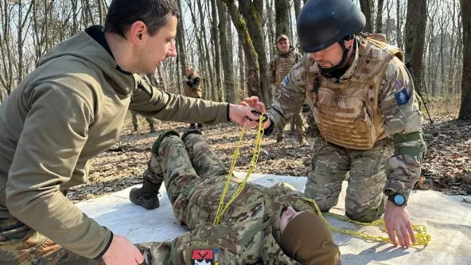 RazomUA - 30 Seconds That Save Lives: Free Tourniquet Training from the National Resistance