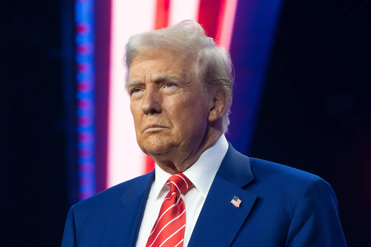 RazomUA - UFC на газоне Белого дома: Трамп превратил своё 80-летие в государственный праздник с боями