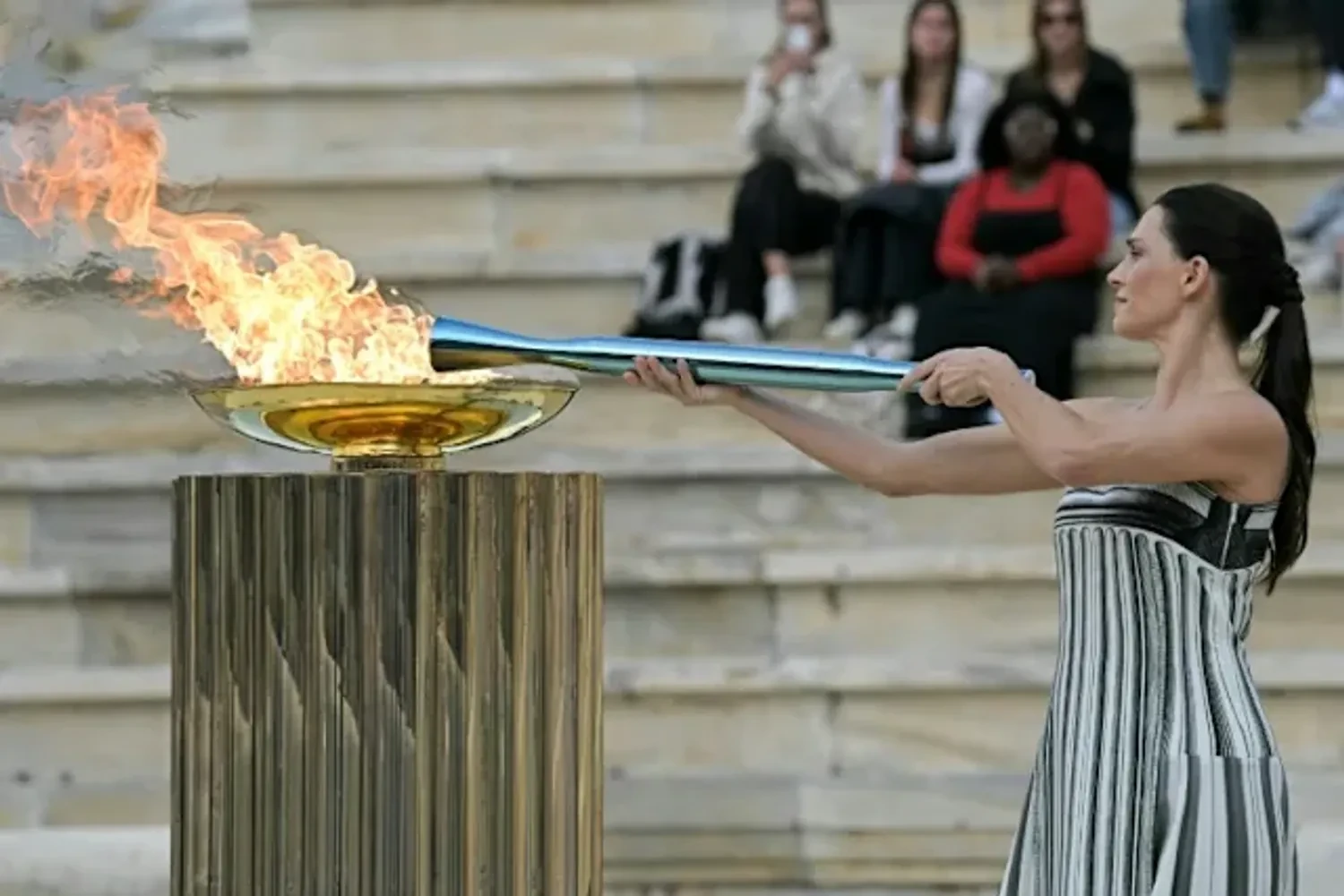 RazomUA - Olympische Flamme für Mailand‑Cortina 2026 feierlich in Athen übergeben