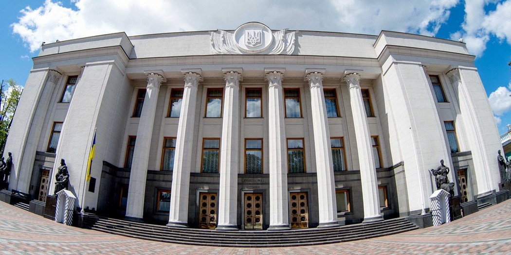 RazomUA - Рада повысила предельный возраст государственных служащих до 70 лет — что это означает для кадров и безопасности