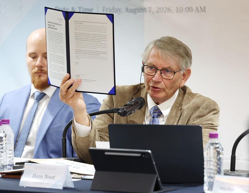 2. Press Conference Freedom of Religion and Expression Hans Noot