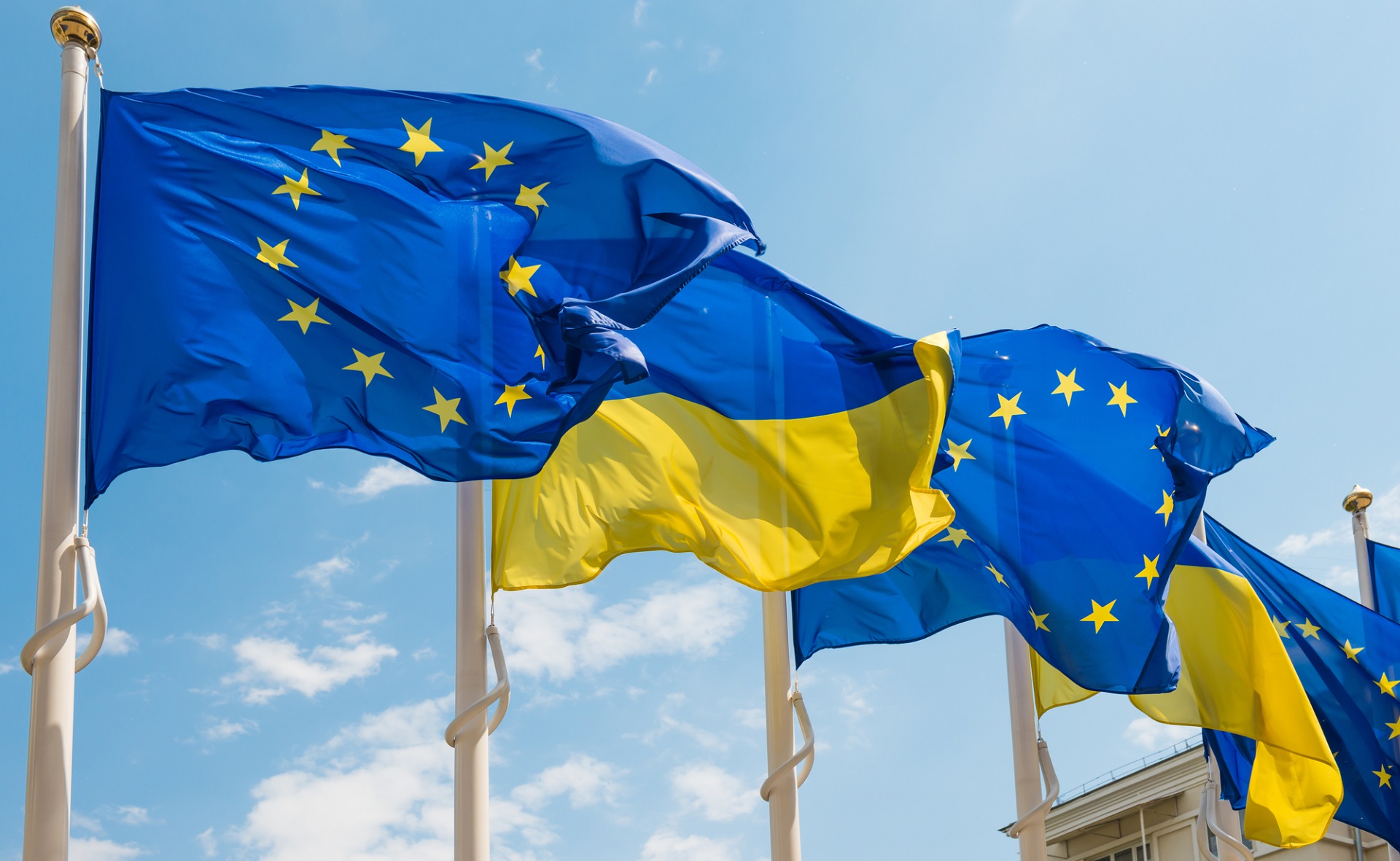 RazomUA - 20% на кожну посилку з Temu: ЄС прив'язав транш у 8,4 млрд євро до податку, який Рада вже відклала
