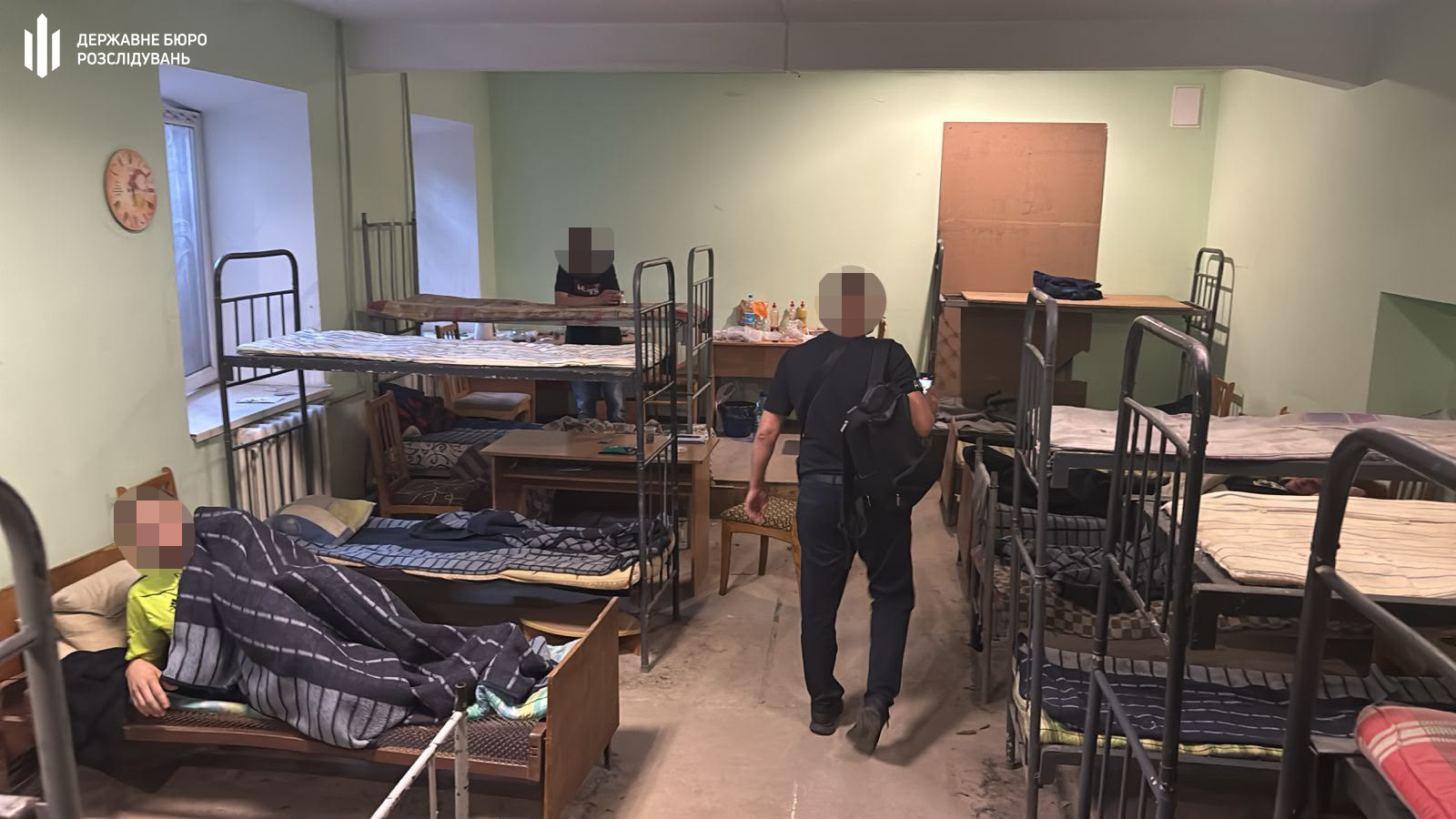 RazomUA - Гумові кийки і молотки як інструмент мобілізації: ДБР розкрило схему катувань у ТЦК Одещини