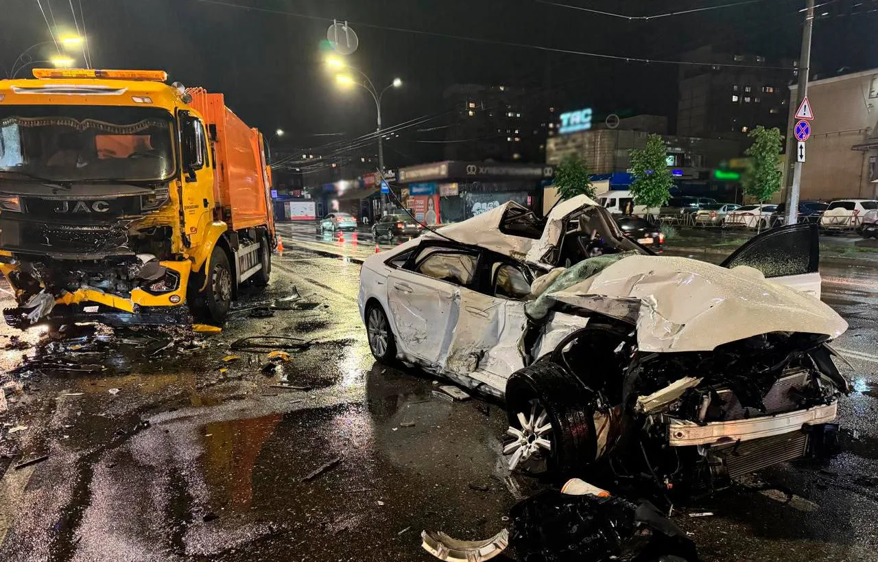 RazomUA - Audi на зустрічці: причина невідома, збитки очевидні