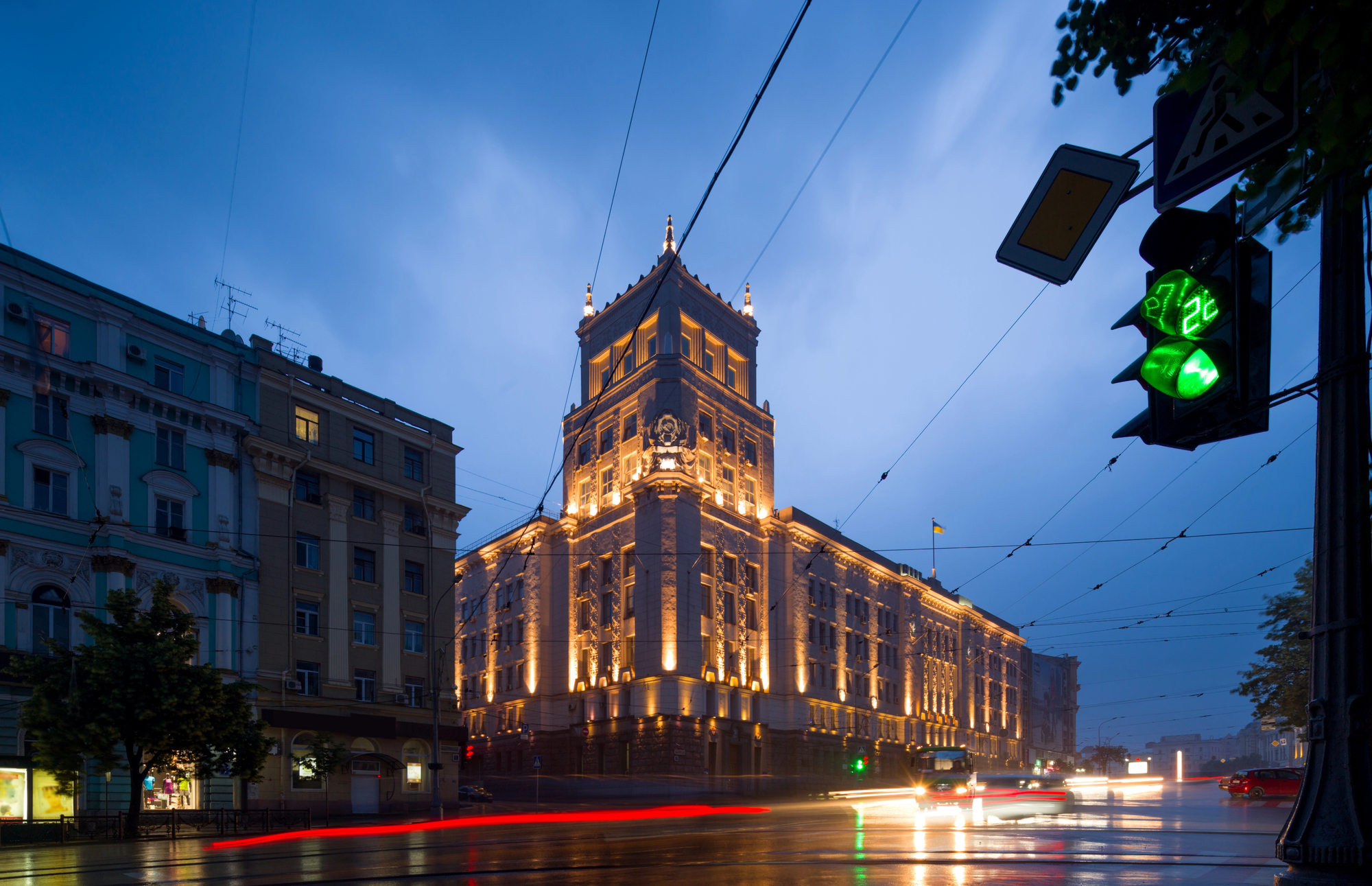 RazomUA - Strike on apartment building in central Kharkiv: at least 12 injured and significant damage
