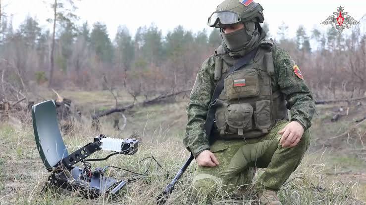 RazomUA - Russland bringt massenhaft neues Satellitenterminal an die Front - 30-cm-Antenne statt 90 nach Starlink-Verlust