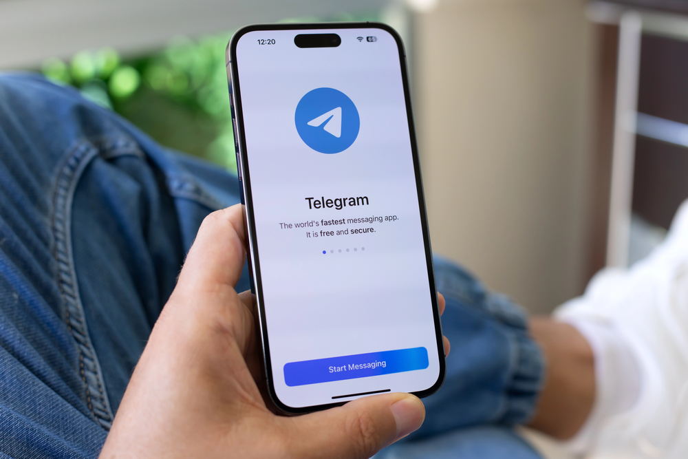 RazomUA - Telegram adds AI summaries based on open models and updates iOS — privacy and design that matter for Ukraine