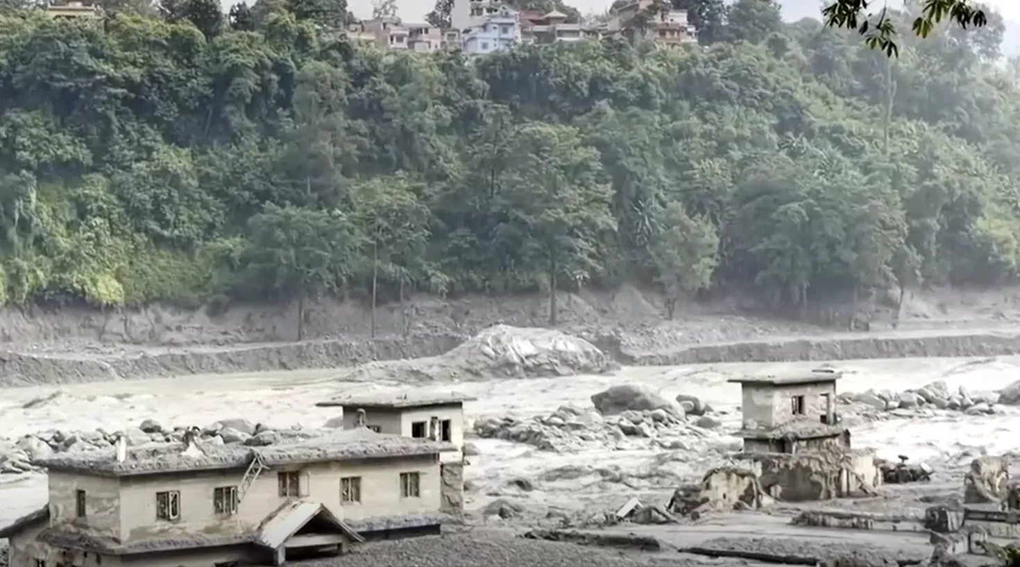 RazomUA - Death Toll from Himalayan Disaster Approaches 800, Over 3,000 People Missing