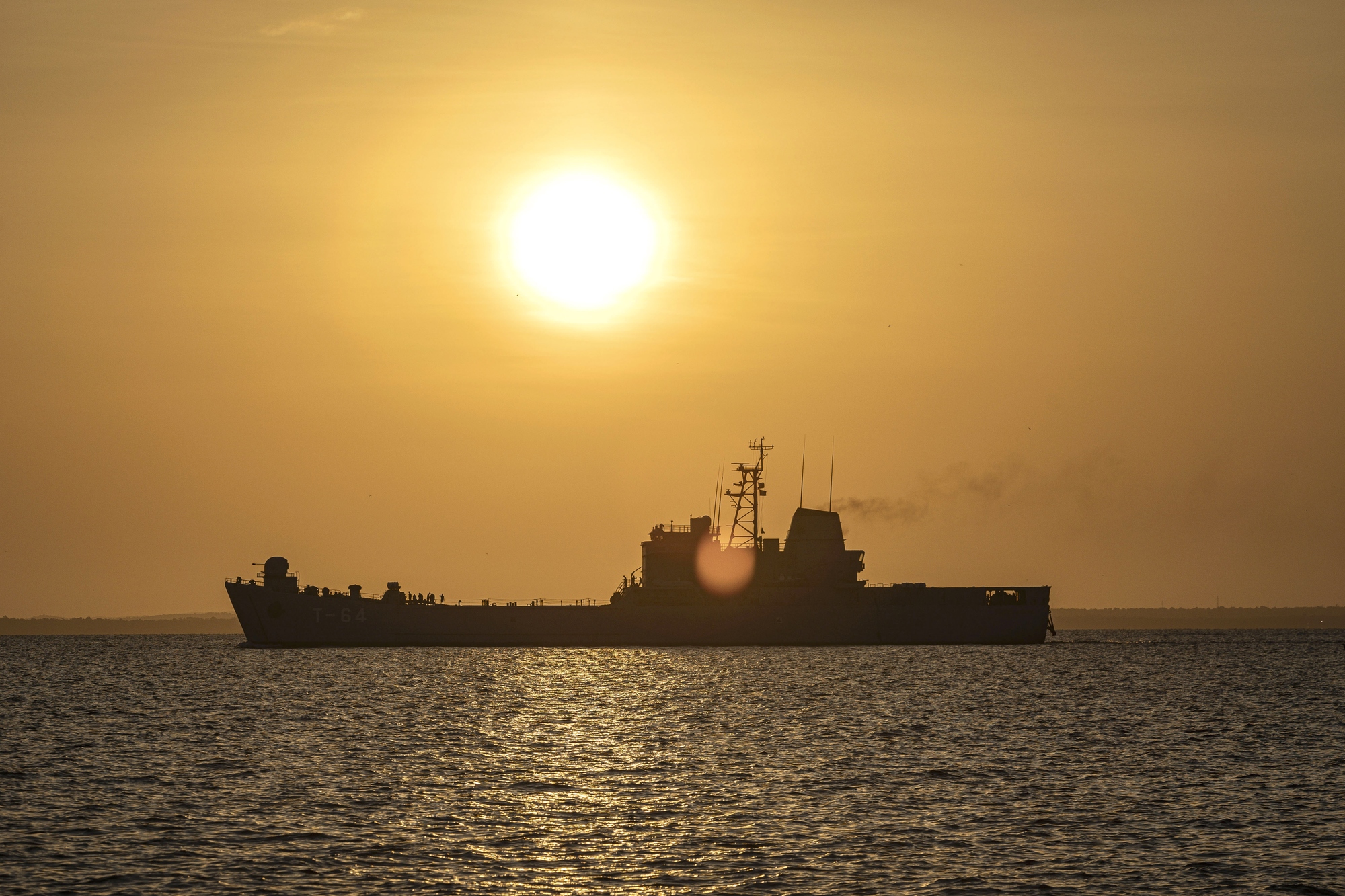 RazomUA - Russia Escorts Tanker Pursued by the U.S.: Risks to Sanctions and Maritime Security