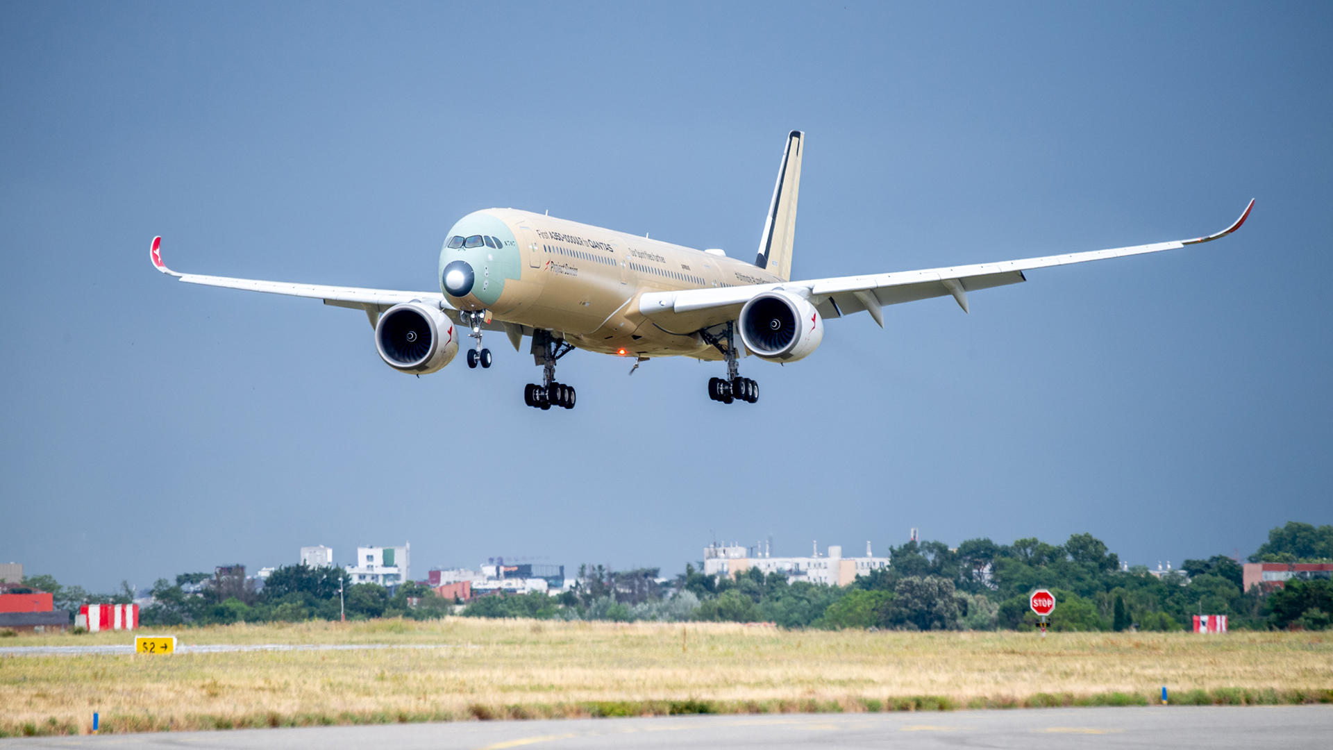 RazomUA - 22 години без пересадки: перший A350-1000ULR для Qantas злетів — і одразу потрапив у нову затримку