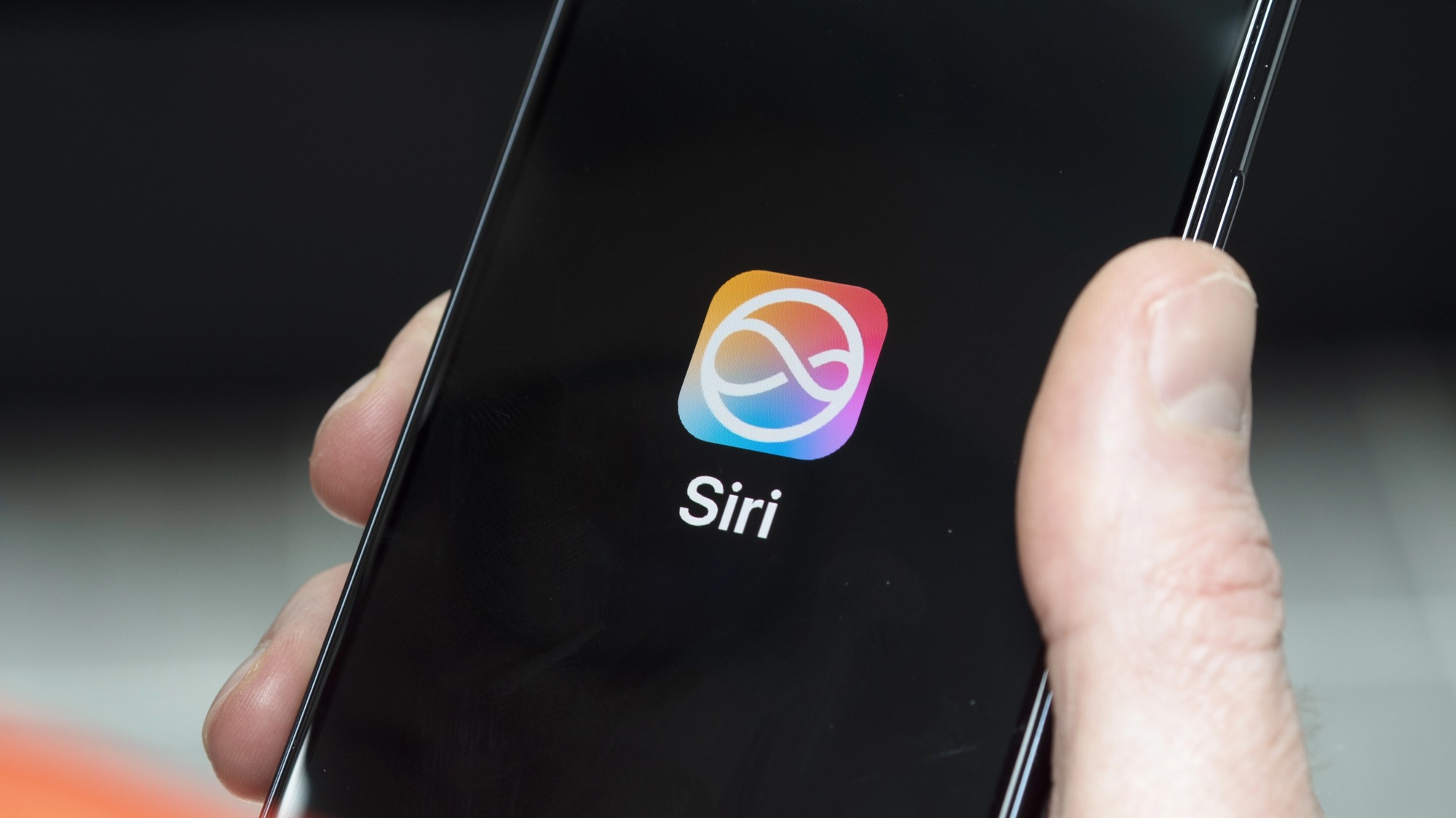 RazomUA - Apple передає мозок Siri конкурентам — і це не збій, а визнання поразки