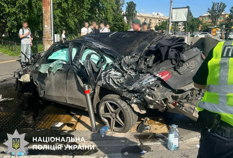 RazomUA - 10 штрафів і четверо мертвих: що відомо про водія, якого затримали після в'їзду в підземний перехід Києва