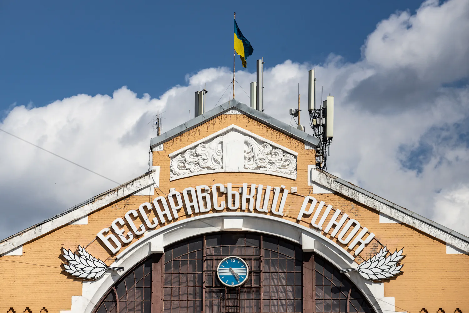RazomUA - Пожар в подвале Бессарабки — через месяц после открытия и во время незавершенной реставрации