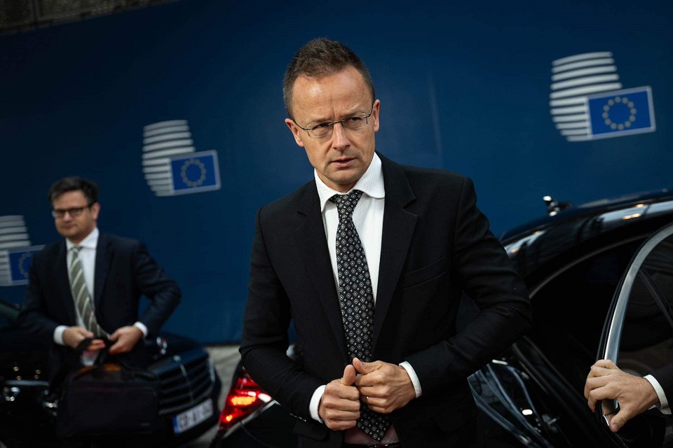 RazomUA - Madjar accuses Szijjártó of destroying documents: what's happening at Hungary's Foreign Ministry