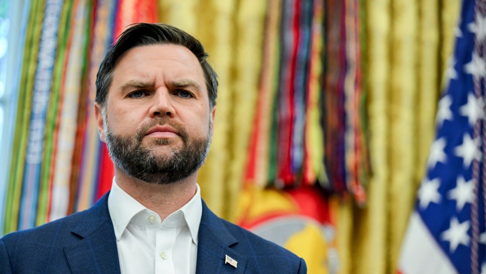 RazomUA - Венс хвастается остановкой помощи Украине — и сказал это в ответ на вопрос об иммигрантах