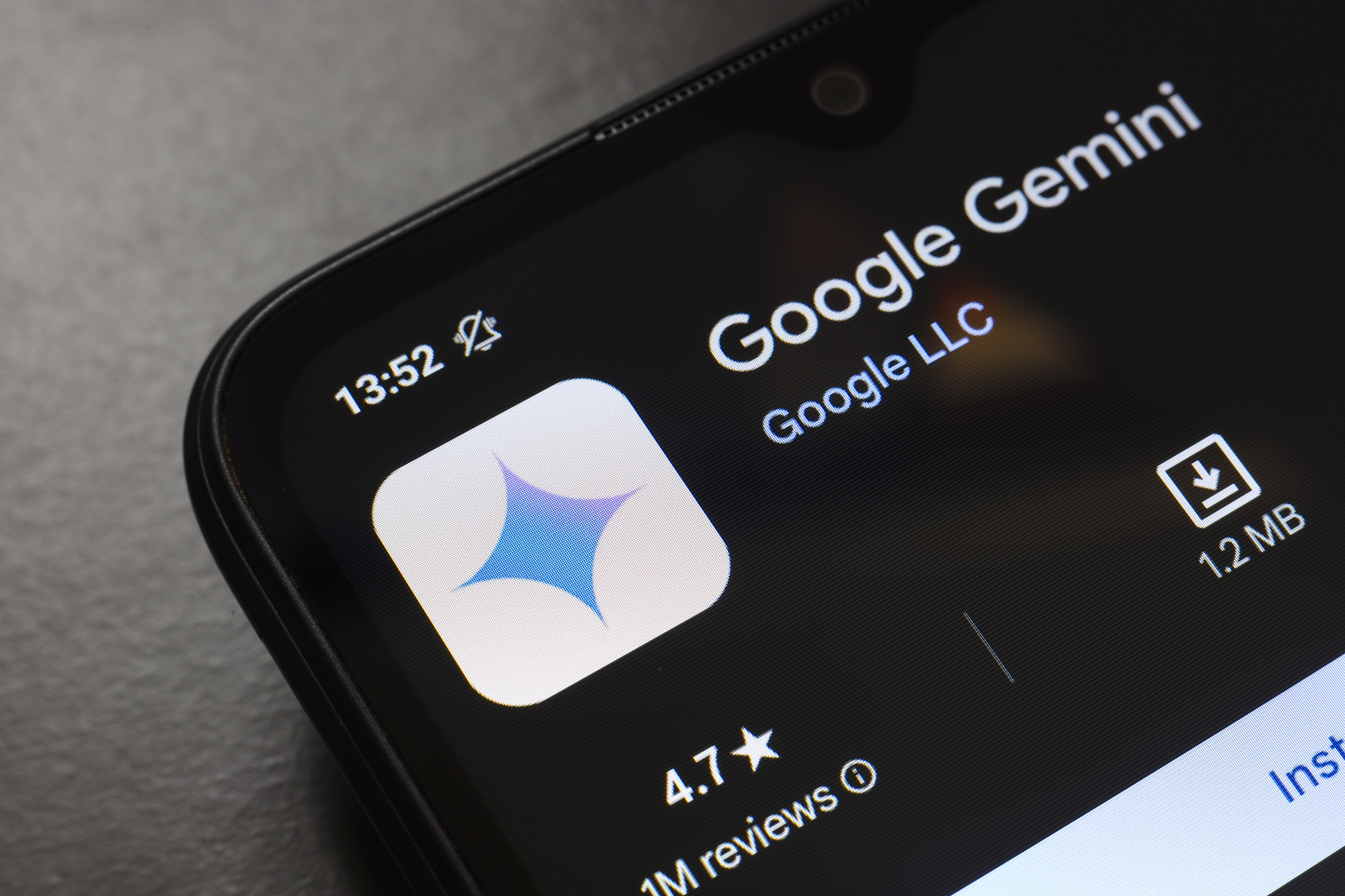 RazomUA - "Gemini reads your Gmail and Photos to draw without prompts. Here's where it breaks down"
