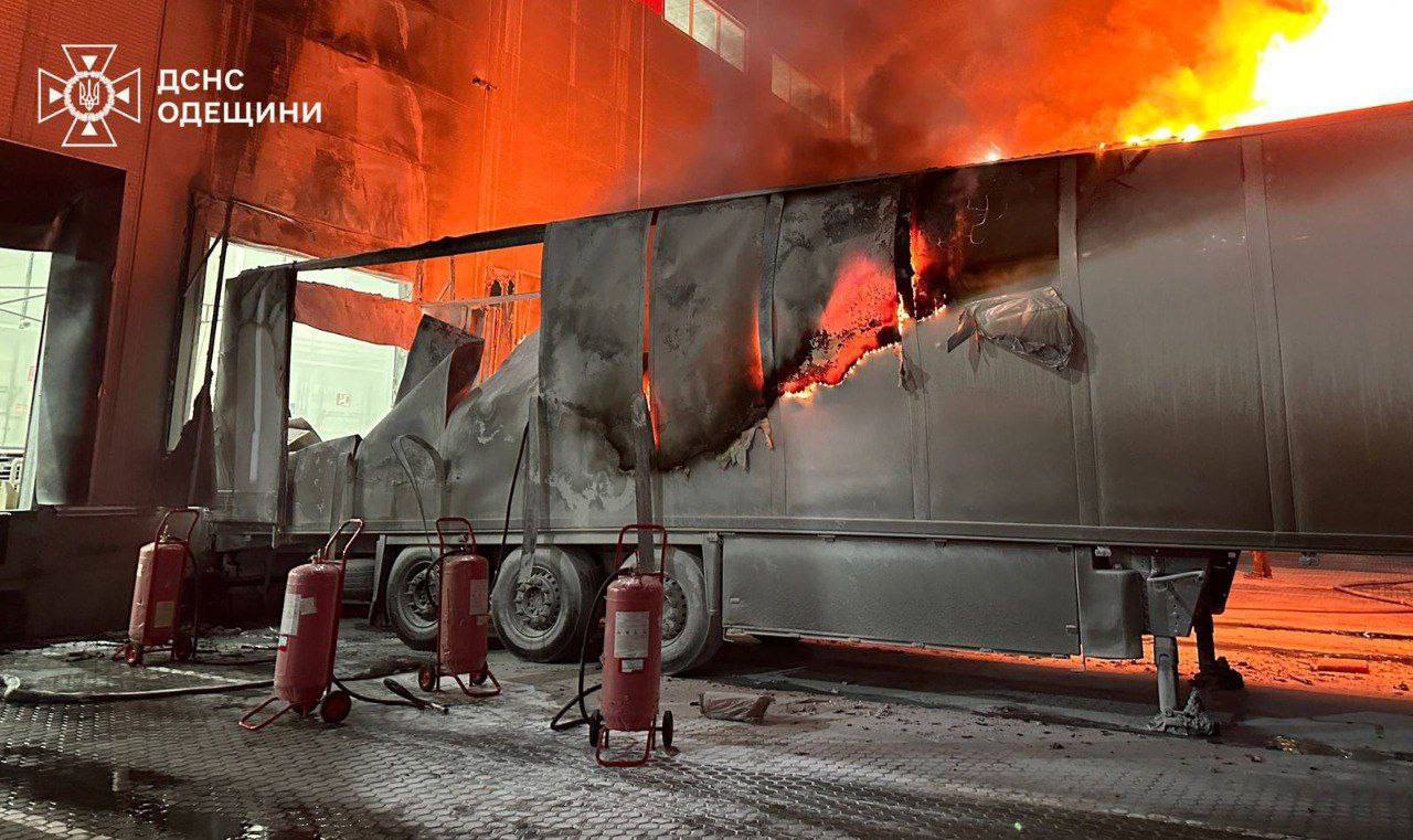 RazomUA - Angriff auf die Region Odessa: Drohnen‑Trümmer zerstörten 110 Pakete von Nova Poshta im Wert von 2,3 Mio. Hrywnja