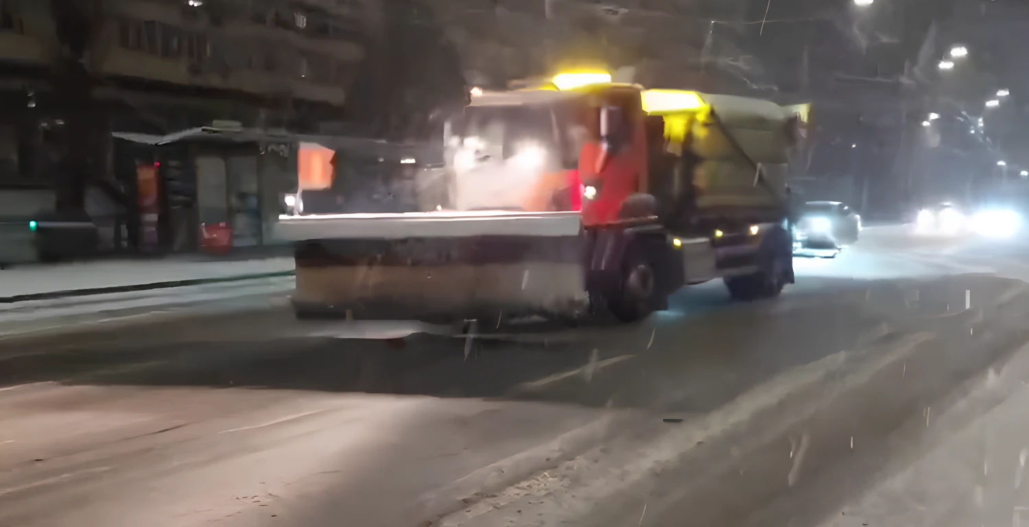 RazomUA - Kiew unter Beschuss: Mobile Heizzentralen beheizen Krankenhäuser, Kommunalarbeiter räumen die Stadt