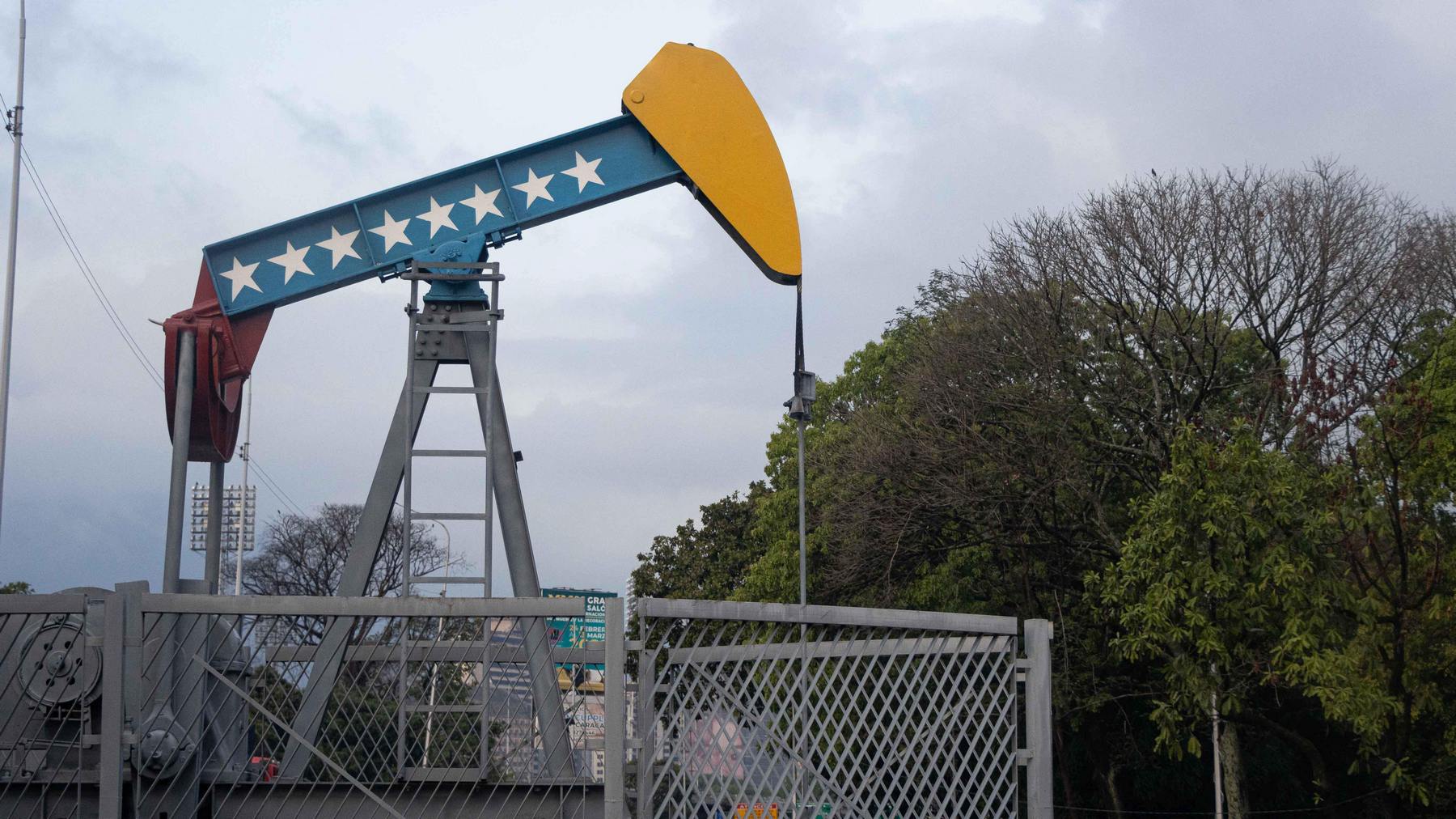 RazomUA - Індія готова купувати венесуельську нафту — США мають останнє слово. Чому це важливо для України