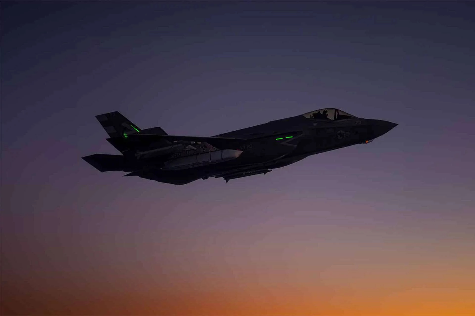 RazomUA - F-35C + LRASM: палубний винищувач отримує ракету, яка не вміщується всередину