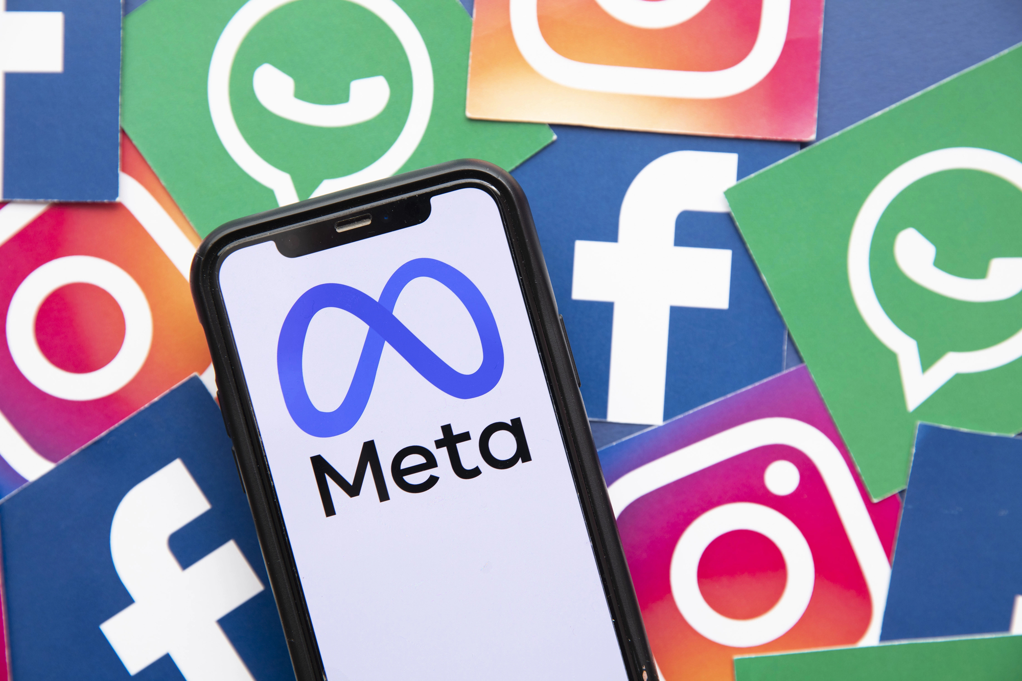 RazomUA - Meta outage sparks 113,000 complaints per hour: disruption hits both feeds and ad budgets