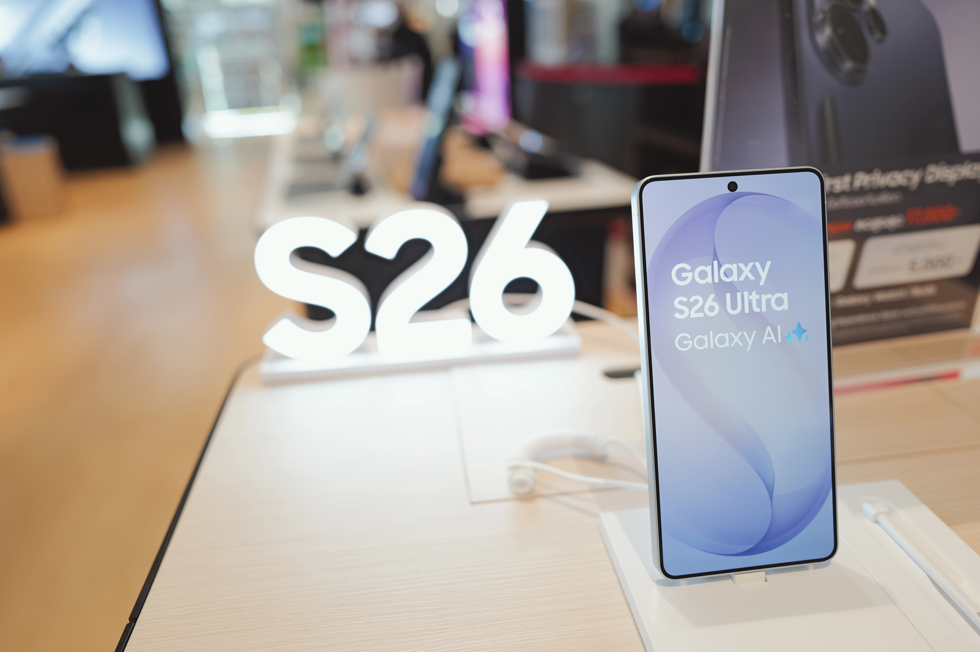 RazomUA - Galaxy роками просили про це — Samsung додала індикатор швидкості мережі, але поки лише обраним