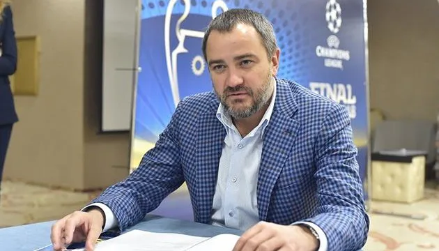 RazomUA - Фіктивні морепродукти та 295 мільйонів: ексголова УАФ Павелко затриманий у Братиславі