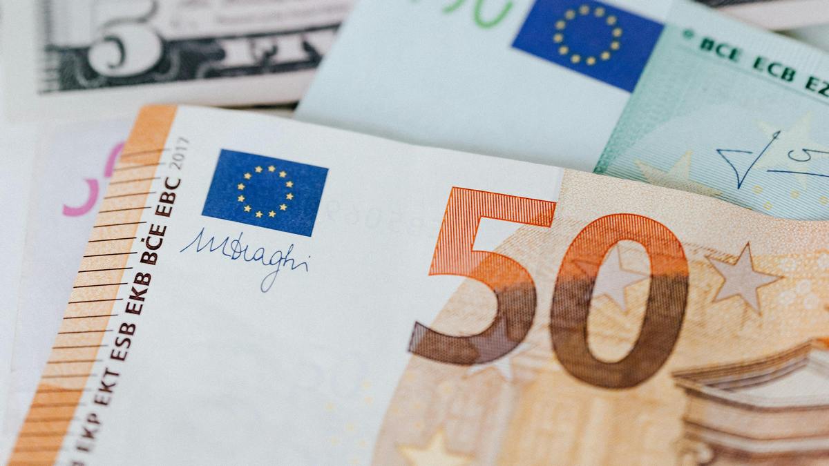RazomUA - Чому євро в Україні дорожчає швидше за долар — і кому це болить найбільше