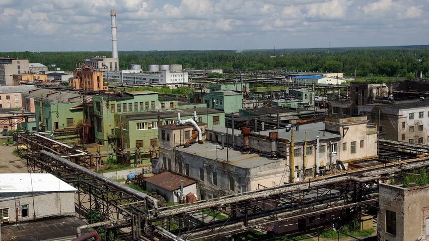 RazomUA - Ночная операция БПЛА в Тверской области: загорелся Редкинский химзавод, который поставлял компоненты для авиации