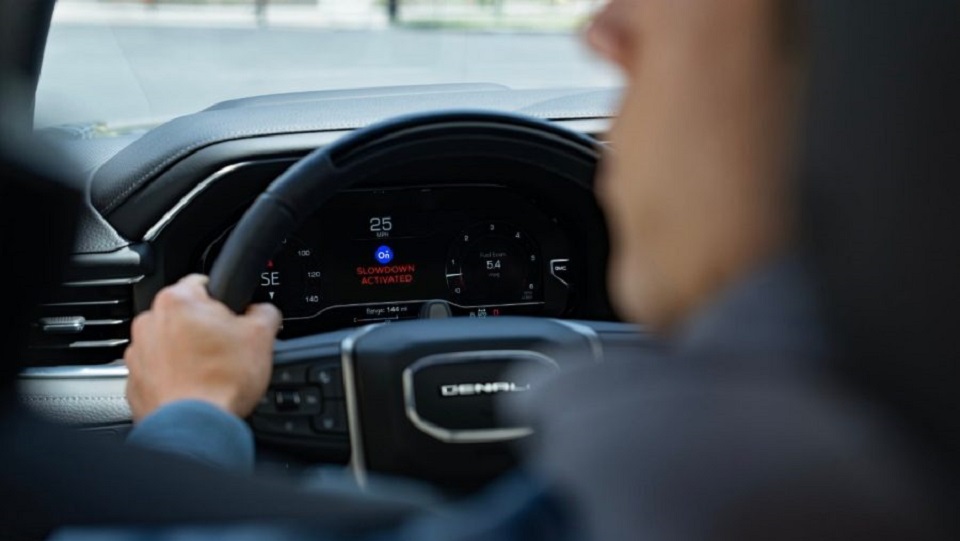 RazomUA - GM не довіряє Google Gemini власний автомобіль — і робить свого AI-асистента