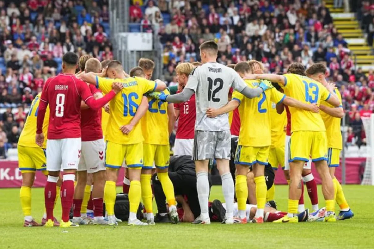 RazomUA - Eriksen collapsed on the pitch — Denmark-Ukraine match stopped at 67th minute