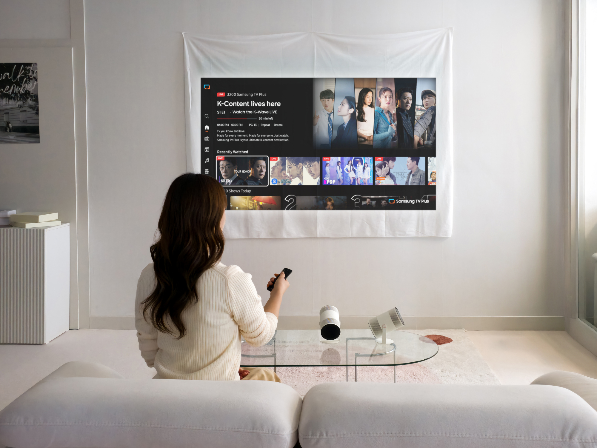 RazomUA - The Freestyle+: Samsung's portable AI-powered projector — what it offers Ukrainian users