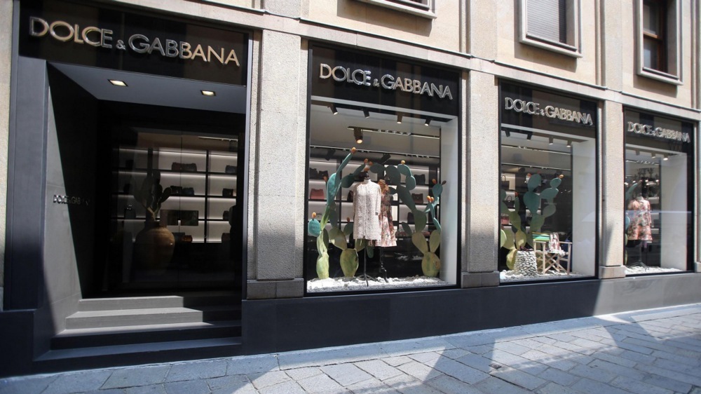 RazomUA - Dolce & Gabbana продає Мілан, щоб зберегти Мілан: що стоїть за угодою sale-leaseback