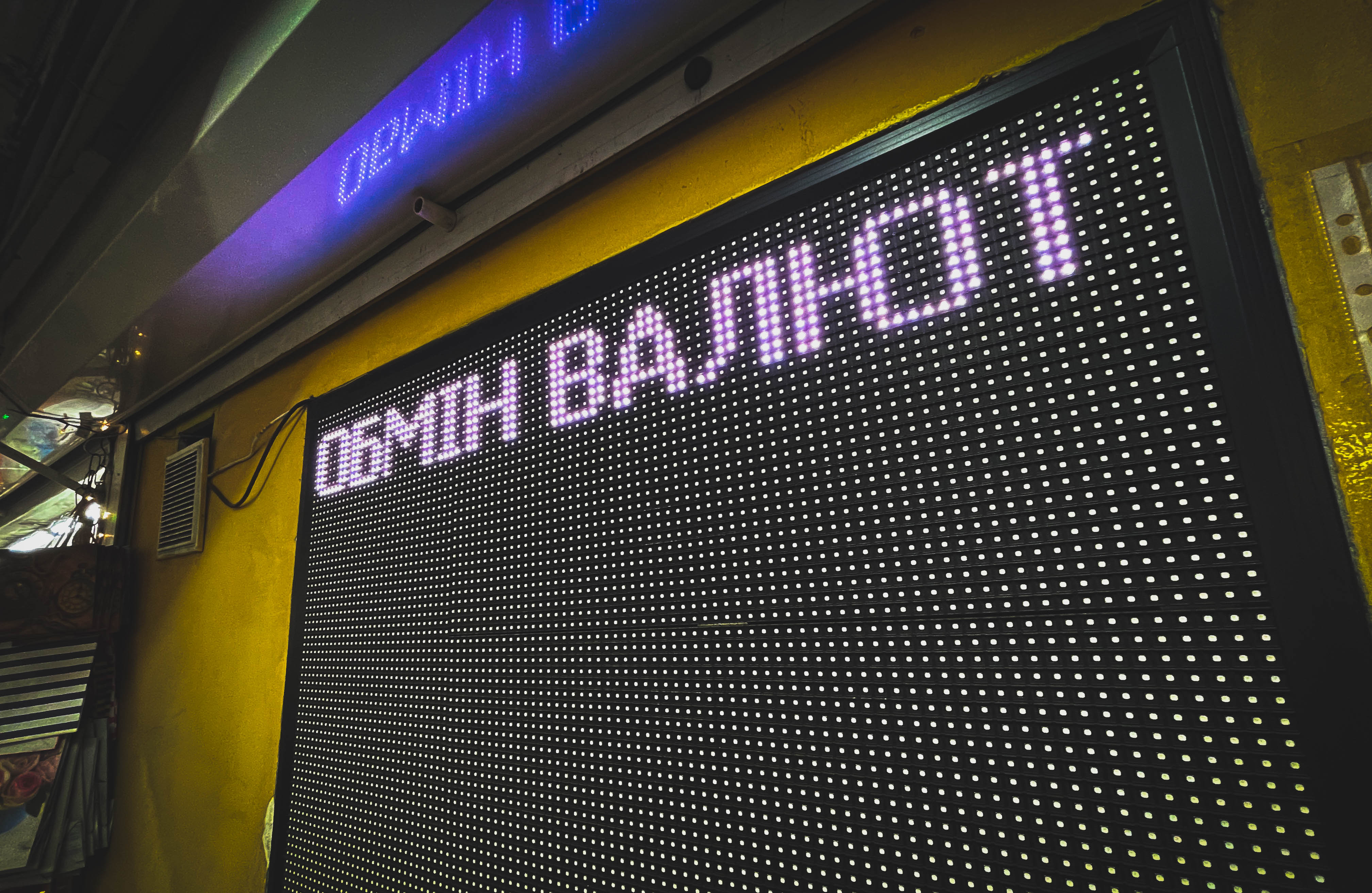 RazomUA - Офіційний курс долара перевищив 42,5 грн: що це означає для бюджету та споживачів