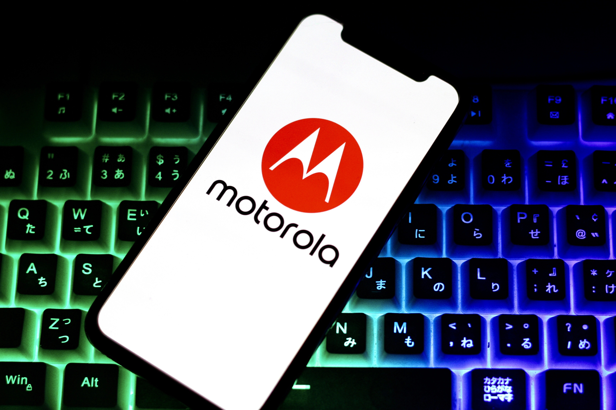RazomUA - Навіщо Motorola продає текстуру корпусу як головну фішку смартфона