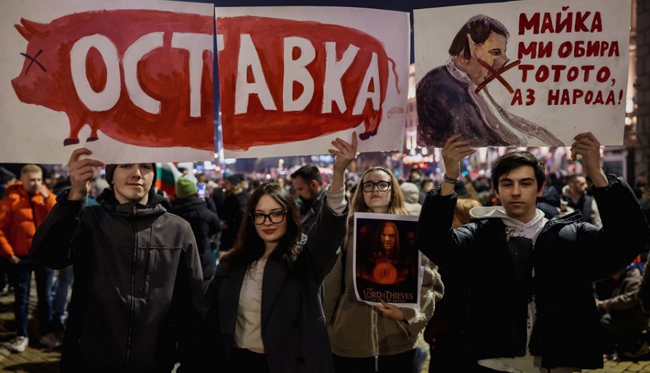 RazomUA - Bulgariens Ministerpräsident ist angesichts von Steuerprotesten zurückgetreten.