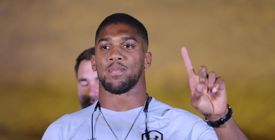 RazomUA - Anthony Joshua's driver faces four charges after crash in Nigeria — two coaches killed