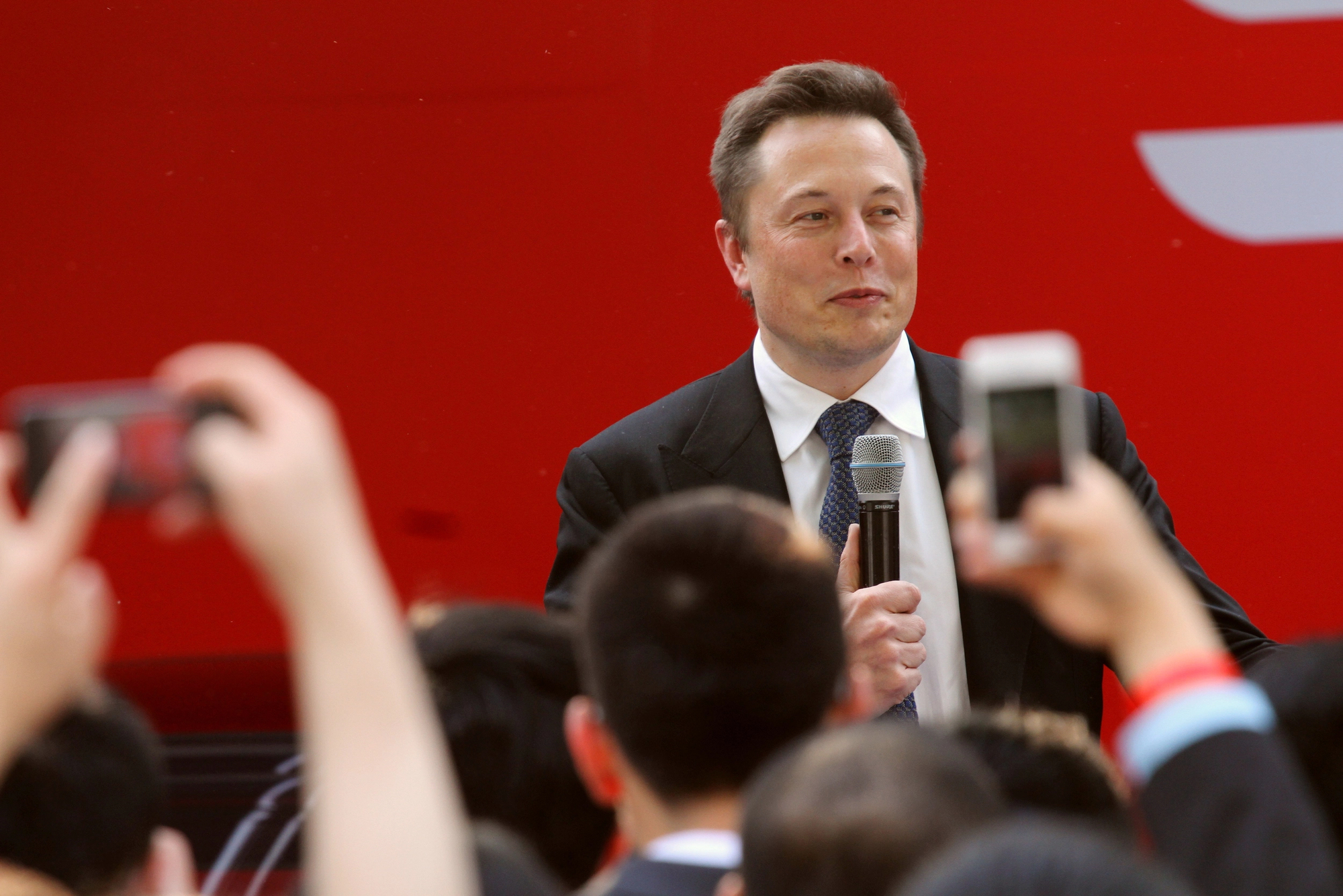 RazomUA - Musk wanted to transfer OpenAI to his children — Altman called it a "moment that made my hair stand on end"