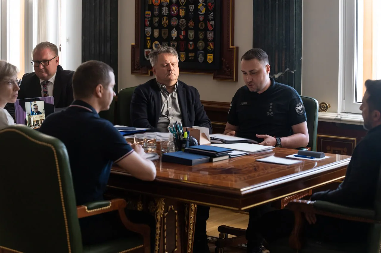 RazomUA - SBU Archives for Warsaw: Zelensky Opens Documents After Navrotsky Took Back the Order