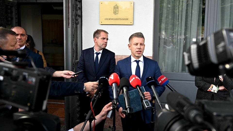 RazomUA - Міністри Орбана жертвують вихідні виплати дитбудинку на Закарпатті — вибір адресата не випадковий