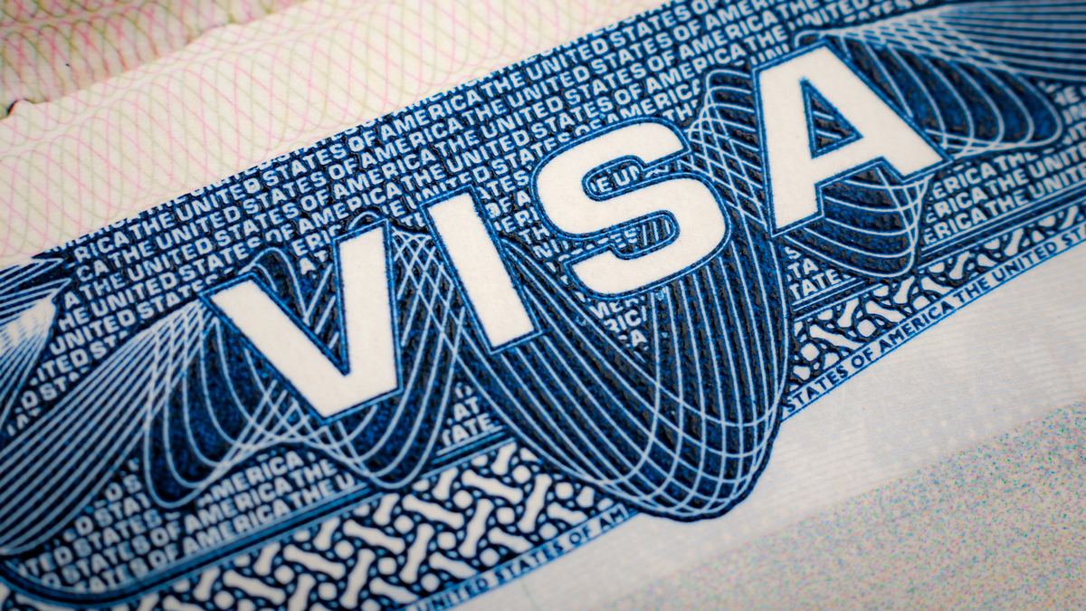 RazomUA - Федеральний суд скасував збір Трампа $100 000 за візу H-1B: президент не має права вводити податки