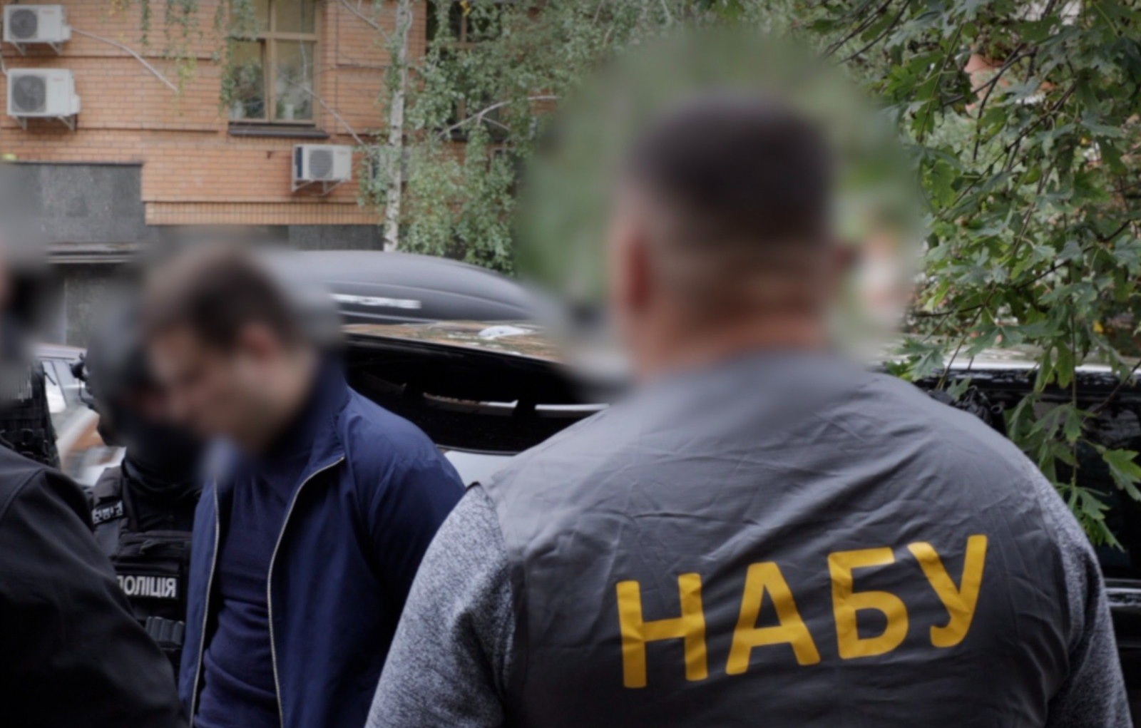RazomUA - Назвався «людиною з НАБУ»: у Києві підозрюють 29-річного чоловіка в шахрайстві на $280 000 щодо підприємця
