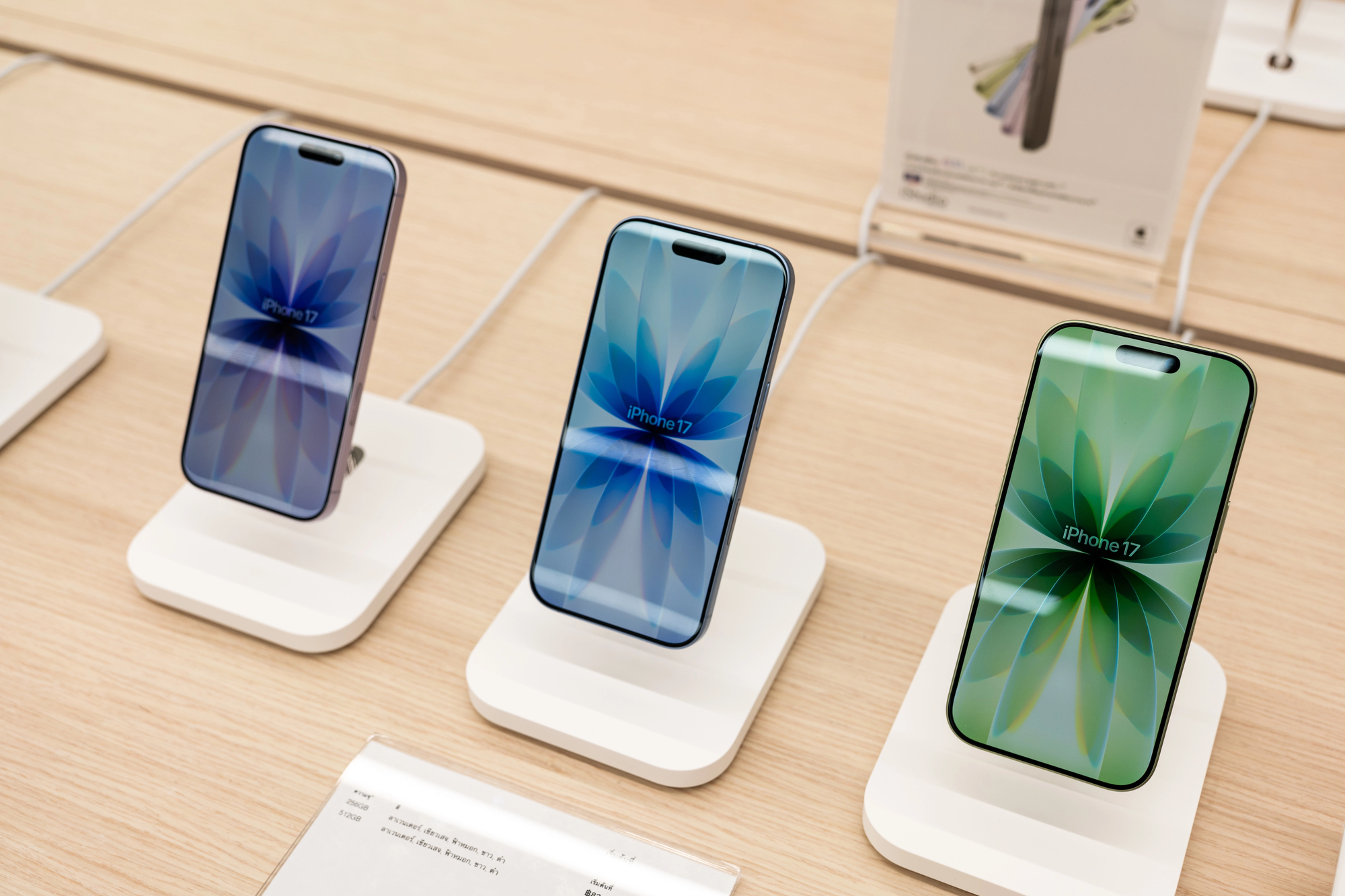 RazomUA - Intel Instead of TSMC: Apple Tests Chips on 18A-P — And Behind This Lies More Than Just Technology