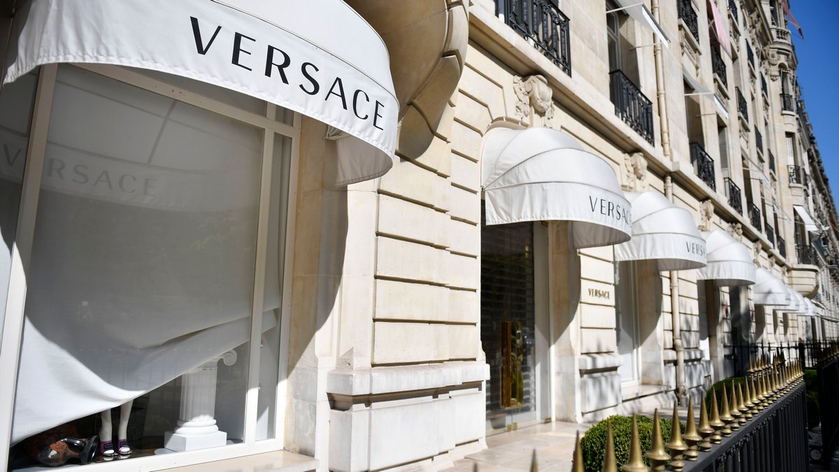 RazomUA - Prada Group hat die Übernahme der Marke Versace für 1,38 Mrd. US-Dollar abgeschlossen