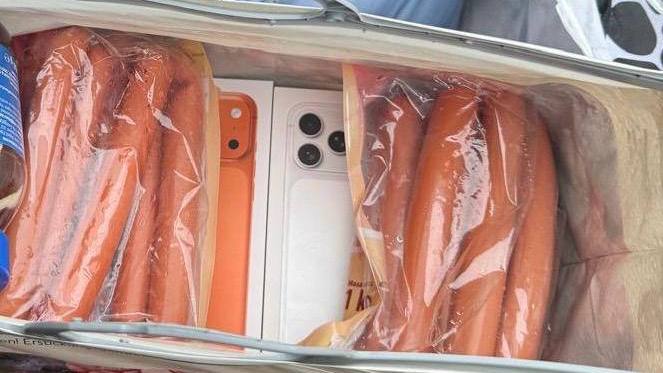 RazomUA - In Ustyluz wurden 23 iPhone 17 Pro Max im Wert von 1,6 Mio. UAH entdeckt