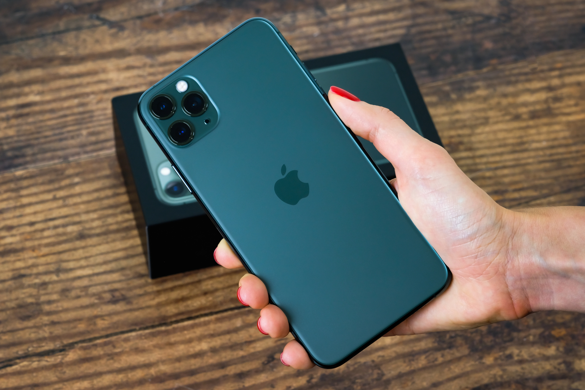 RazomUA - iOS 27 залишить чотири моделі iPhone без оновлень: кого це торкнеться