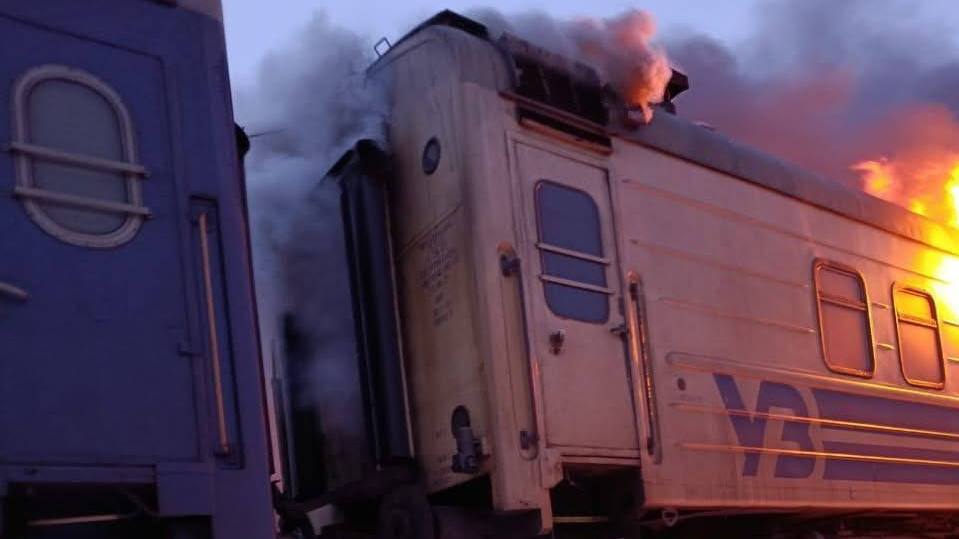 RazomUA - 6 пасажирів на одне місце: як воєнні втрати вагонів змінять літо на залізниці