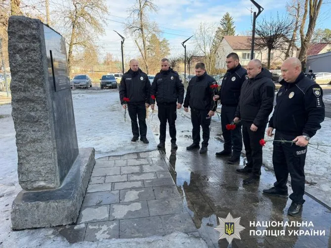RazomUA - Четвертая годовщина: Ирпень и Бородянка почтили полицейских Сергея Близнюка и Юрия Чабаха