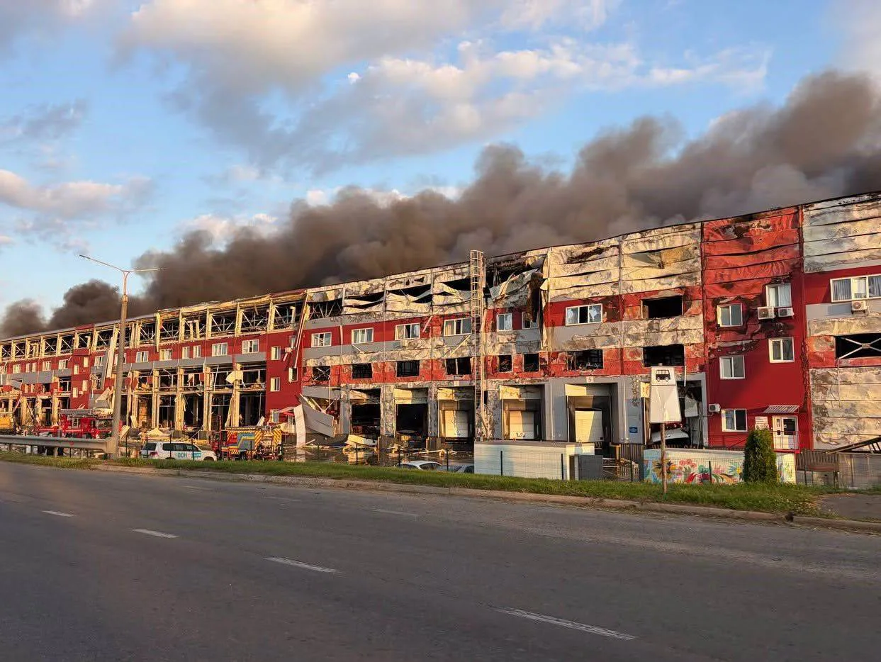 RazomUA - Білогородка: Росія знищила склад ЮНІСЕФ — разом із запасами, які мали піти на фронтові громади перед зимою